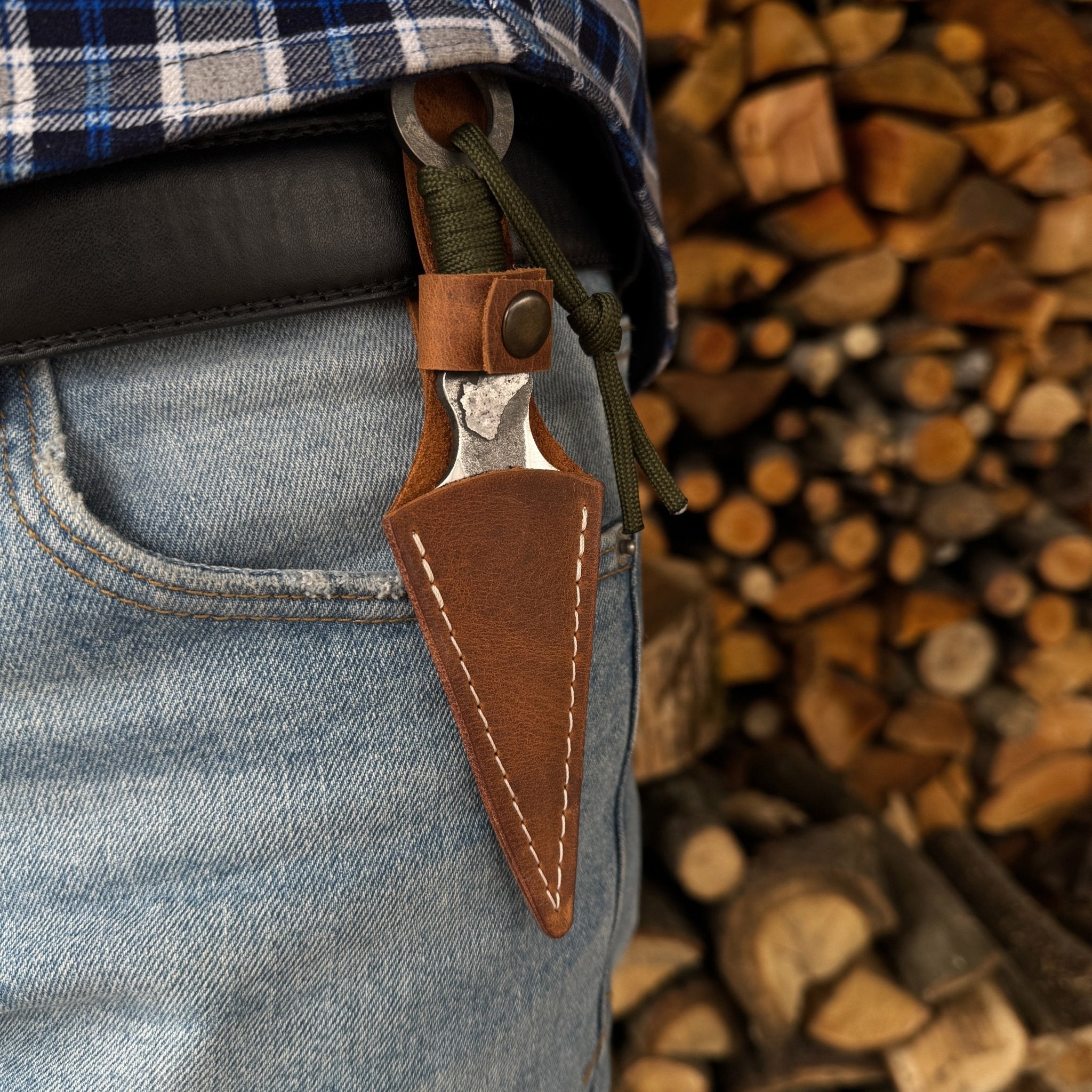 Hand-Forged Throwing Knife with Leather Belt Sheath, 16 cm (6.3 inches)